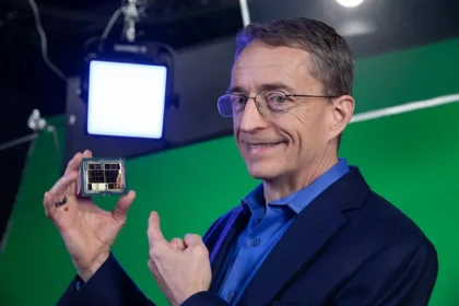 Pat Gelsinger 3D Yığın Önbellek Teknolojisinin Intel'e Geleceğini Söyledi