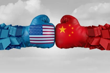 Teknoloji Savaşı Devam Ediyor: Çin, iPhone Kullanımını Yasakladı