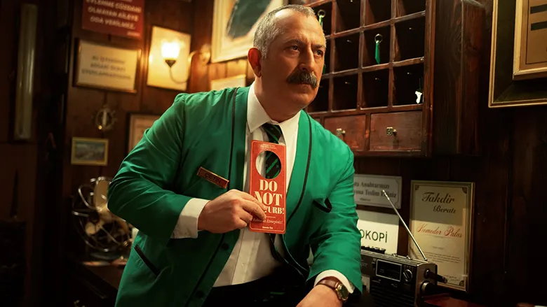 Cem Yılmaz İmzalı Yeni Netflix Filmi 'Do Not Disturb'dan İlk Fragman Paylaşıldı