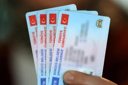 ''Hayat Kimliğinle Kolay'' Uygulamasıyla Ehliyet Taşıma Zorunluluğu Tarihe Karıştı