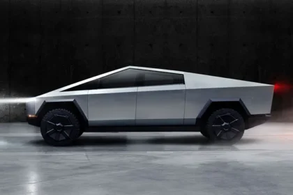 Tesla'nın Merakla Beklenen Cybertruck'ı Nihayet Teslim Edilmeye Başlıyor!