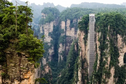 Bailong Asansörü; Dünyanın En Yüksek Ve Açık Hava Asansörünün Çin'de Olduğunu Biliyor Muydunuz?