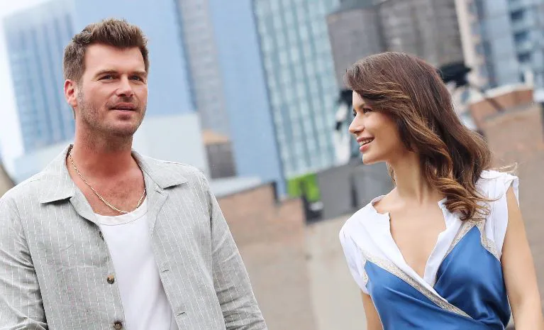 Kıvanç Tatlıtuğ ve Beren Saat'in Yeni Filmi 'İstanbul İçin Son Çağrı' Fragmanı Yayınlandı Kıvanç Tatlıtuğ ve Beren Saat'in Yeni Filmi 'İstanbul İçin Son Çağrı' Fragmanı Yayınlandı