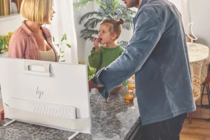 HP Envy Move 23,8 inç All-in-One PC'yi Duyurdu