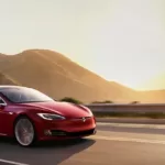 Tesla, 3 Boyutlu Kuş Bakışı Park Yardımcısını Kullanıma Sundu