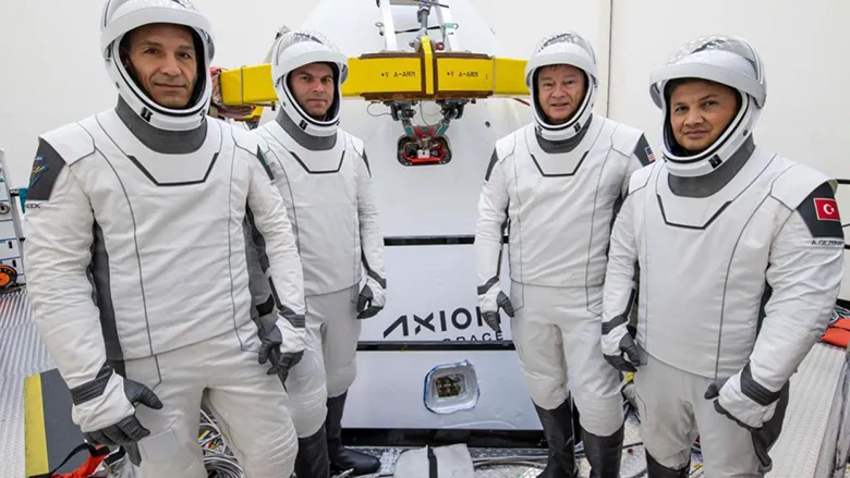 İlk Türk Astronot Alper Gezeravcı, Uzaya Giderken Yanında Neler Götürdüğünü Açıkladı İlk Türk Astronot Alper Gezeravcı, Uzaya Giderken Yanında Neler Götürdüğünü Açıkladı