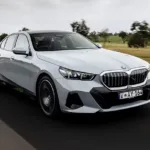 BMW, Yol Tutan İnsanları Düşündü: Otomobil Tavanına Ekranlar Geliyor