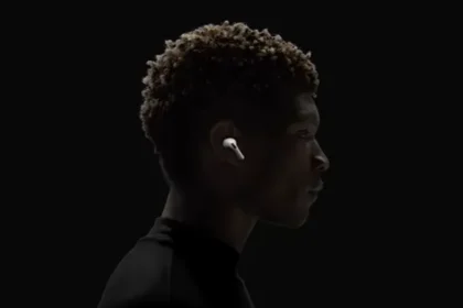 Apple, Kulaklıklara Kamera Koymayı Planlıyor: Akıllı Gözlükte Gelebilir