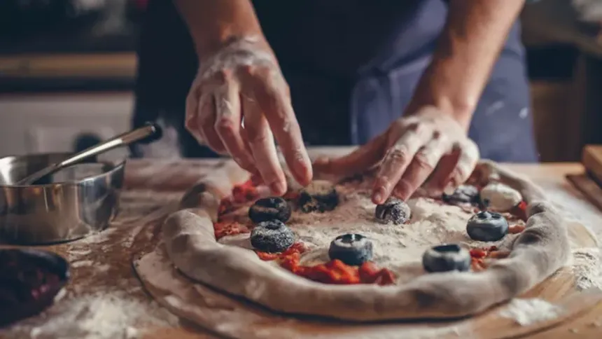 Evde Kolay Pizza Nasıl Yapılır? İşte Adım Adım Pizza Tarifi