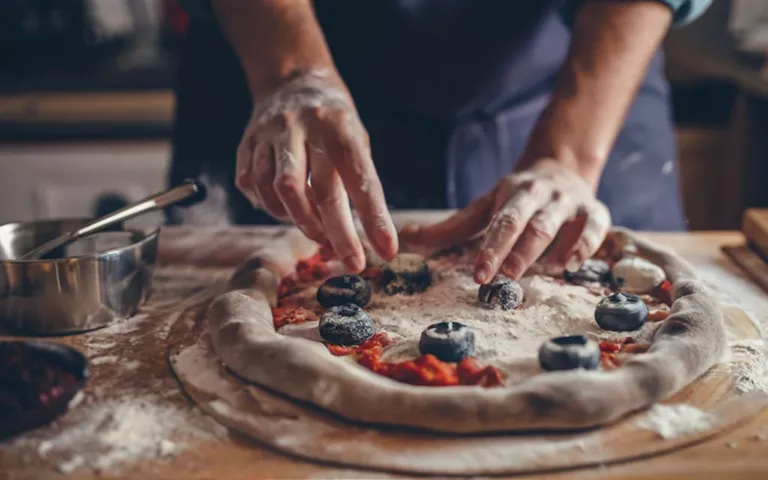 Evde Kolay Pizza Nasıl Yapılır? İşte Adım Adım Pizza Tarifi