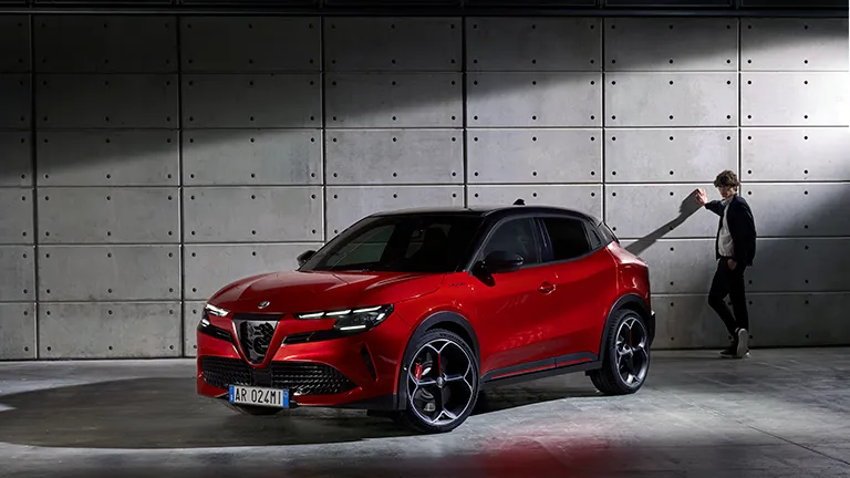 Alfa Romeo’dan İsim Değişikliği: Milano Artık Junior Alfa Romeo’dan İsim Değişikliği: Milano Artık Junior