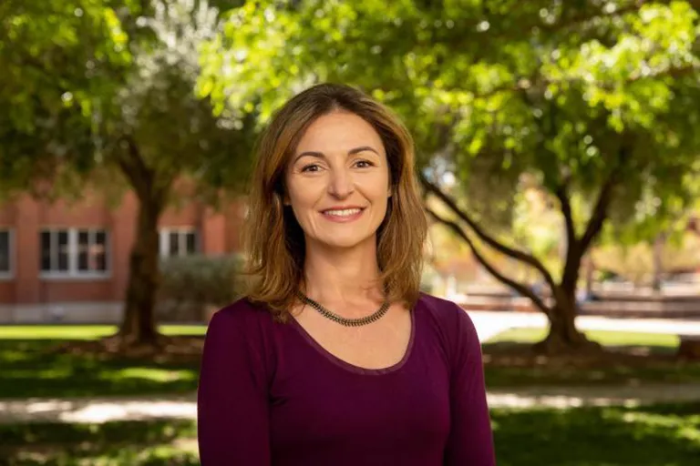 Feryal Özel: Kara Delikler ve Nötron Yıldızları Üzerine Çalışan Astrofizikçi