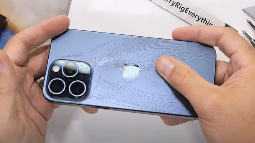 Apple'ın, iPhone'lara Yaptığı Sağlamlık Testleri Ortaya Çıktı