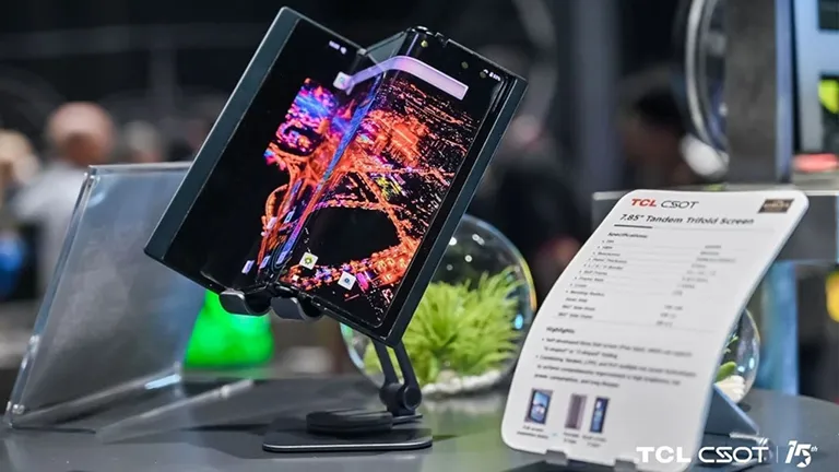 TCL, Üçe Katlanan Telefonunu Tanıttı: CSOT