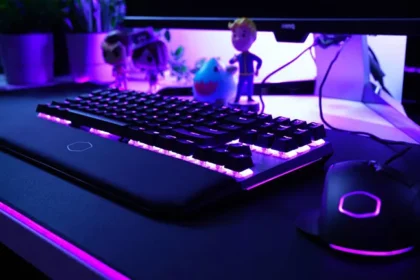 Sessizliğin Gücü: Cooler Master’ın Yeni Fanless CPU Soğutucusu ve PSU’su