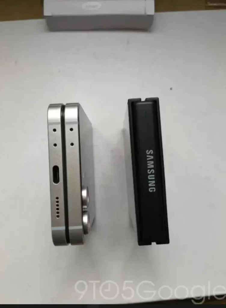 Galaxy Z Fold 6 ve Flip 6’nın Sızdırılan Görüntüleri Ekran Kırışıklığını Ortaya Koydu! Galaxy Z Fold 6 ve Flip 6’nın Sızdırılan Görüntüleri Ekran Kırışıklığını Ortaya Koydu!