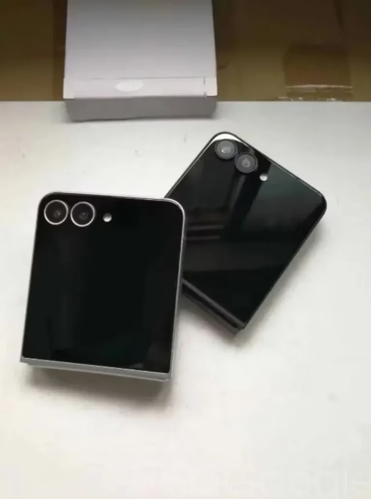 Galaxy Z Fold 6 ve Flip 6’nın Sızdırılan Görüntüleri Ekran Kırışıklığını Ortaya Koydu! Galaxy Z Fold 6 ve Flip 6’nın Sızdırılan Görüntüleri Ekran Kırışıklığını Ortaya Koydu!