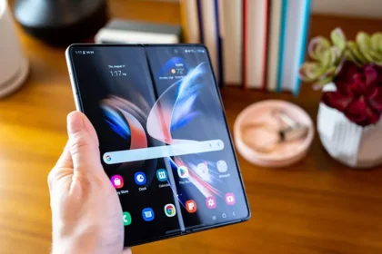 Galaxy Z Fold 6 ve Flip 6’nın Sızdırılan Görüntüleri Ekran Kırışıklığını Ortaya Koydu!