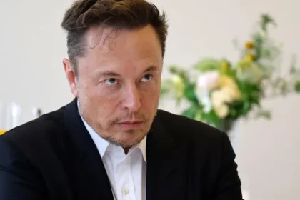 Apple ile OpenAI İş Birliği Elon Musk'ı Küplere Bindirdi: Şirkette iPhone Kullanımını Yasaklarım!