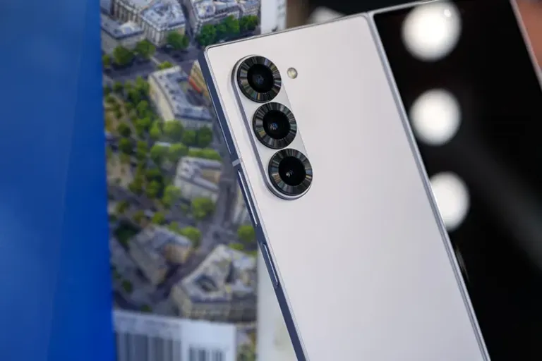 Samsung Galaxy Z Fold 6 ve Z Flip 6: Yeni Nesil Katlanabilir Telefonlar Samsung Galaxy Z Fold 6 ve Z Flip 6: Yeni Nesil Katlanabilir Telefonlar