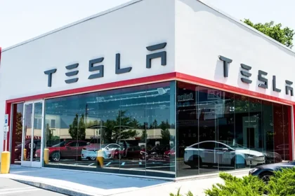 Tesla'dan Devrim: Fabrikadan Eve Kendi Kendine Sürüş Mümkün mü?