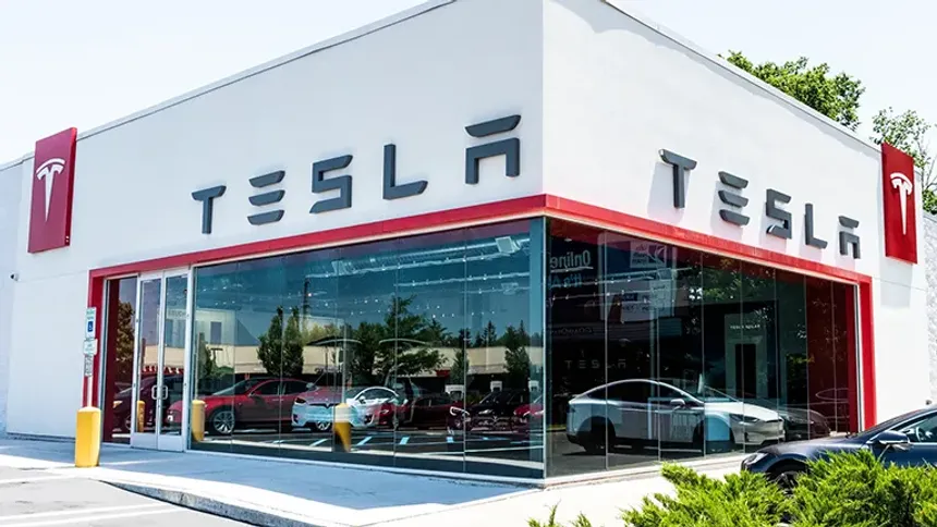 Tesla'dan Devrim: Fabrikadan Eve Kendi Kendine Sürüş Mümkün mü?