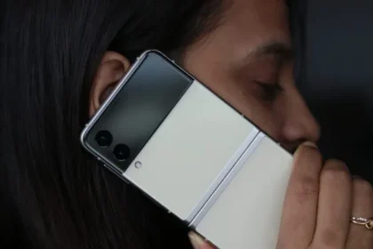 Samsung'un Yapay Zeka Destekli Canlı Çevirisi WhatsApp'a Geliyor!