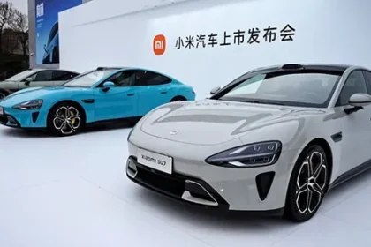 Ford'un CEO'su Xiaomi'nin Elektrikli Aracını Kullanıyor