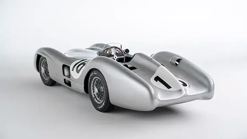 Mercedes'in Efsane F1 Aracı W196R Satışa Çıkıyor