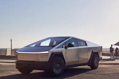 Tesla Cybertruck Kaza Sonrası Paramparça Oldu!