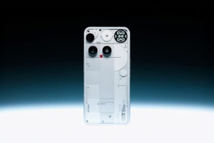 Nothing Phone (3) tasarımı ve donanımıyla dikkat çekiyor