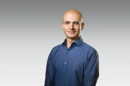 Apple’da Jeff Williams dönemi sona eriyor: Sabih Khan COO oluyor