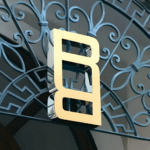 Range Rover’dan Markanın Kimliğini Yansıtan Yeni Logo ve Motif Tanıtıldı