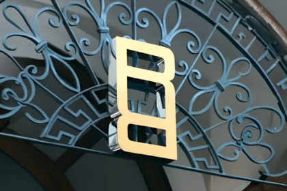 Range Rover’dan Markanın Kimliğini Yansıtan Yeni Logo ve Motif Tanıtıldı